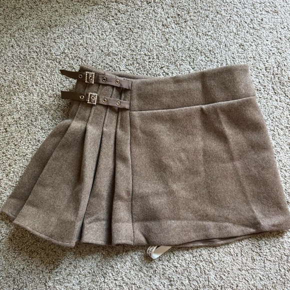 Mistress Rocks - Mid Rise Pinstripe Pleated Mini skirt - Picture 6 of 7